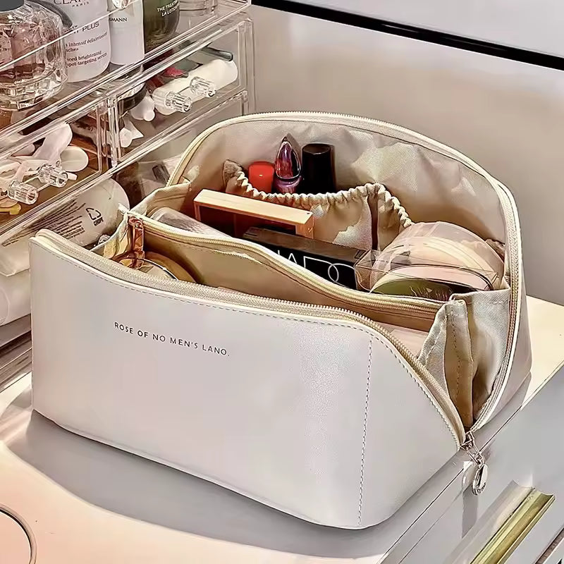 Luxus Reise-Kosmetiktasche – Großes Make-up Organizer aus veganem Leder | Beige