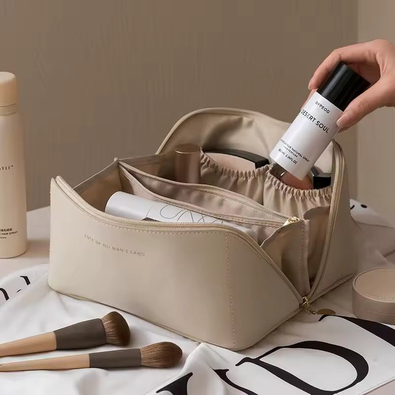 Luxus Reise-Kosmetiktasche – Großes Make-up Organizer aus veganem Leder | Beige